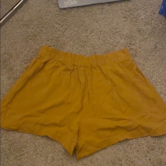 Crepe mustard yellow shorts - Picture 2 of 3